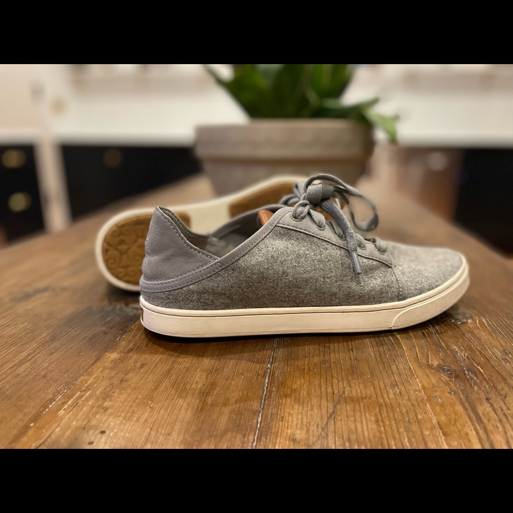 Like new heather grey OluKai Pehuea Lī sneakers